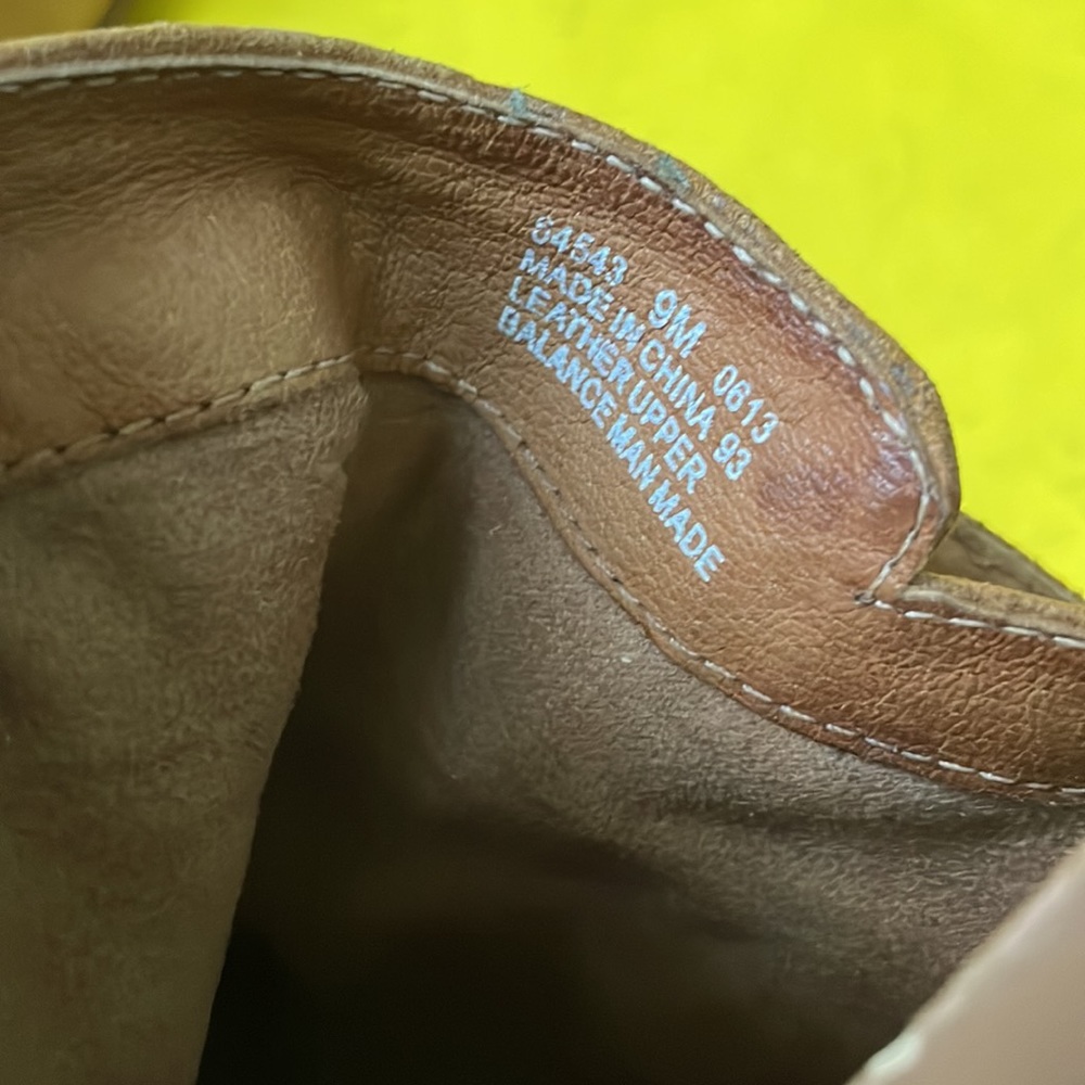 Vintage caramel Clarks distressed leather booties - Picture 8 of 10